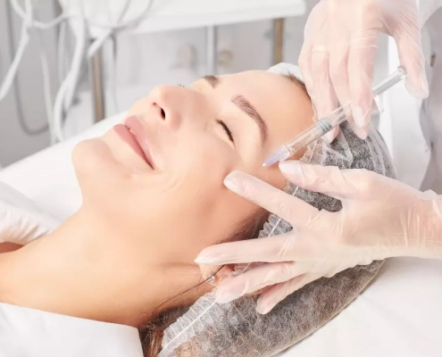 Stanchezza, rughe e lassità del viso: il lipofilling come terapia rigenerativa